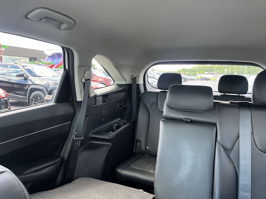 Used 2025 White Kia S image 12