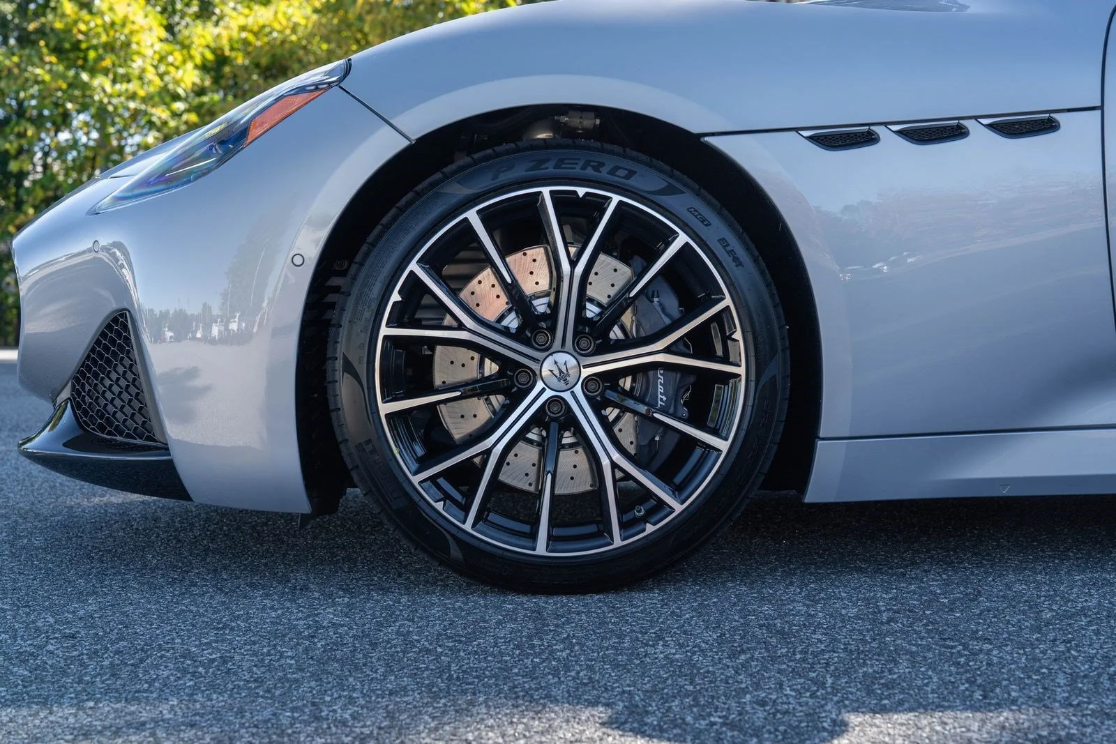 New 2026 Bianco Astro Metallic Maserati  image 10