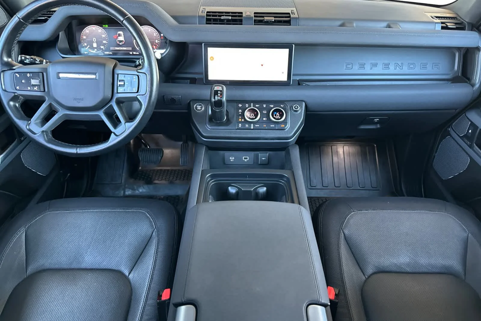 Used 2023 Gondwana Stone Land Rover X-Dynamic SE image 3