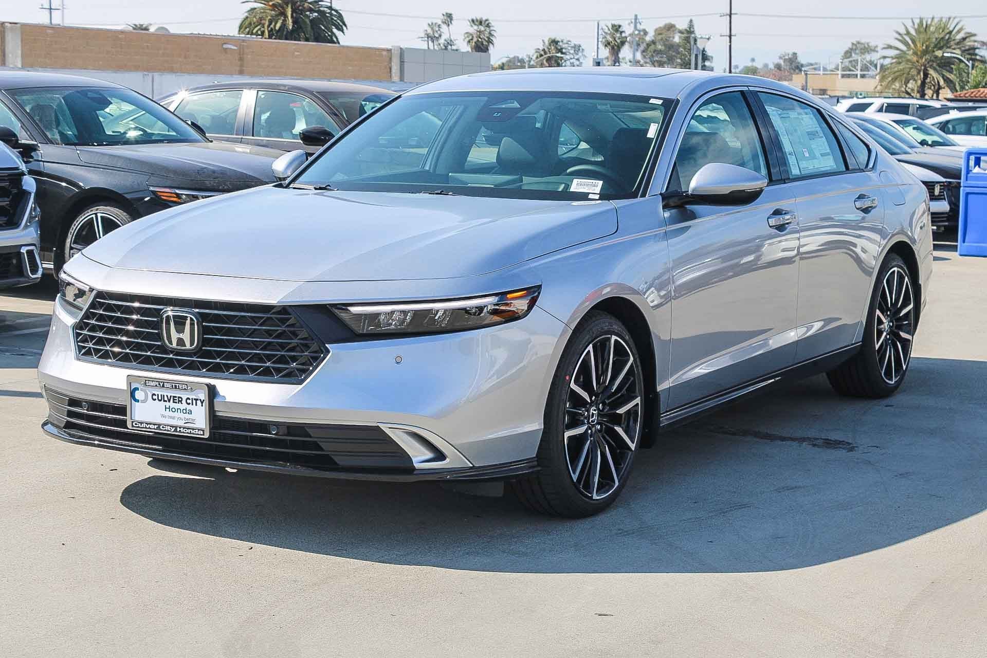 New 2026 Solar Silver Metallic Honda Touring image 3