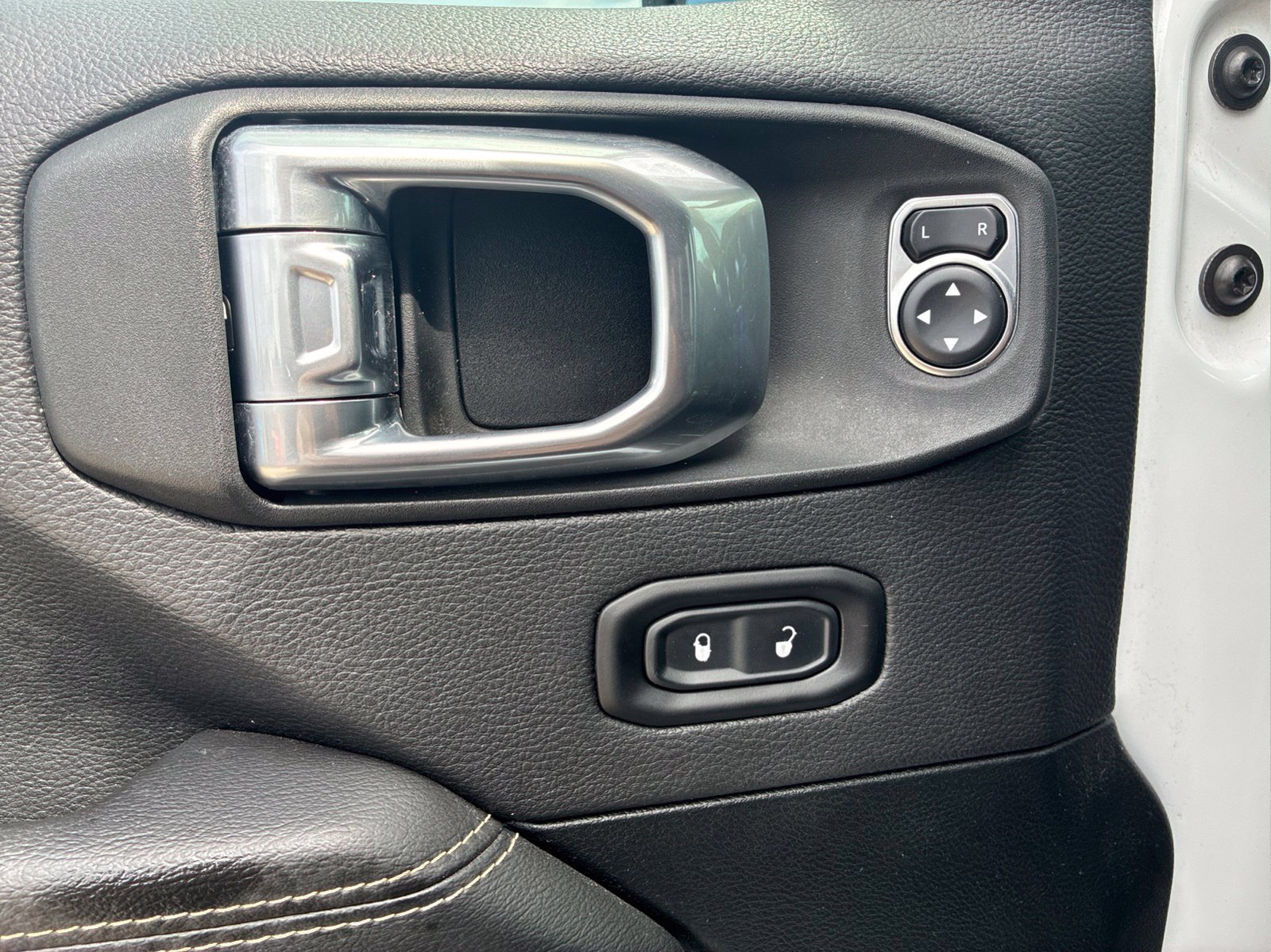 Used 2021 White Jeep Unlimited Sahara image 24