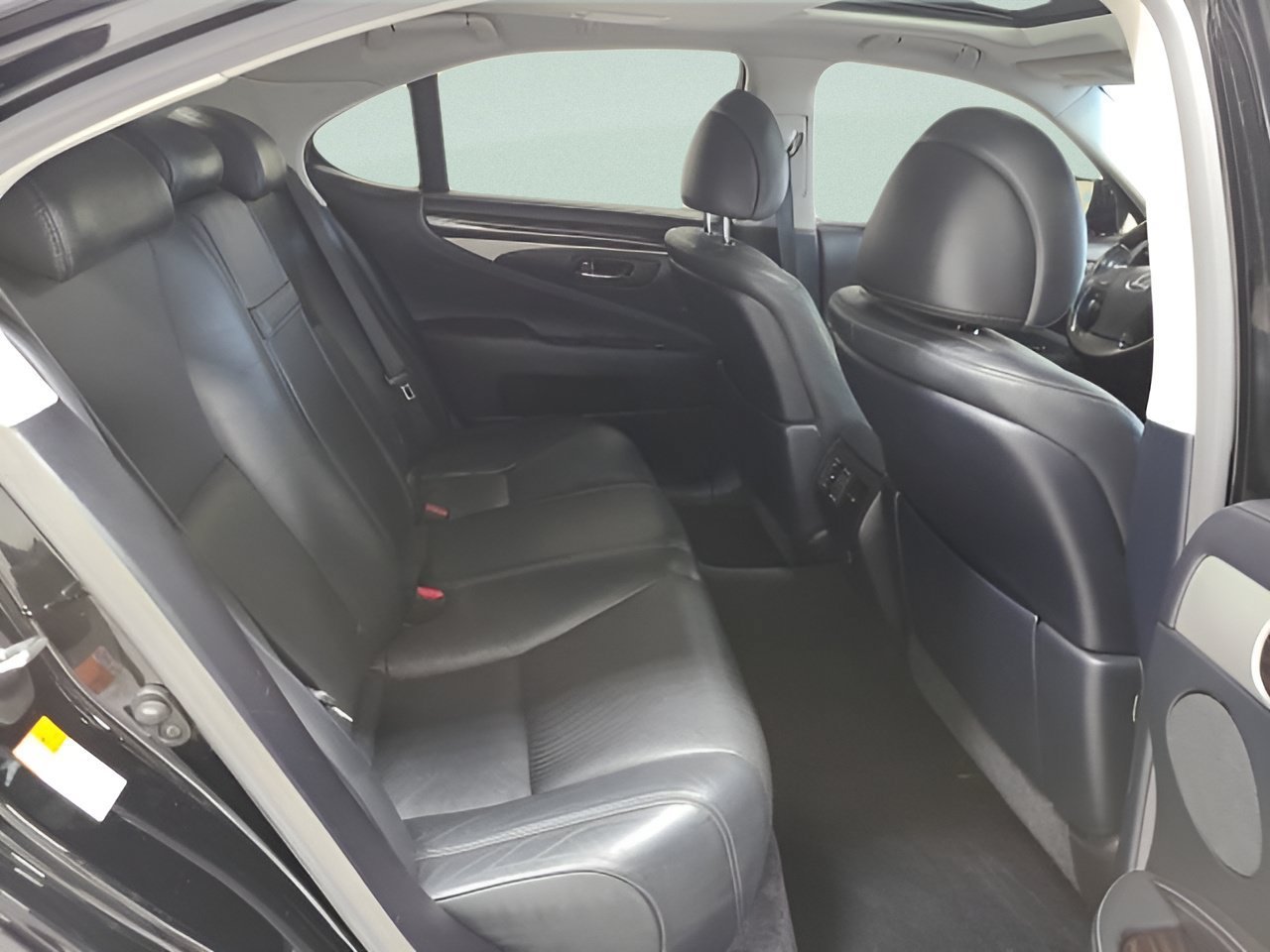 Used 2016 Obsidian Lexus 460 image 15