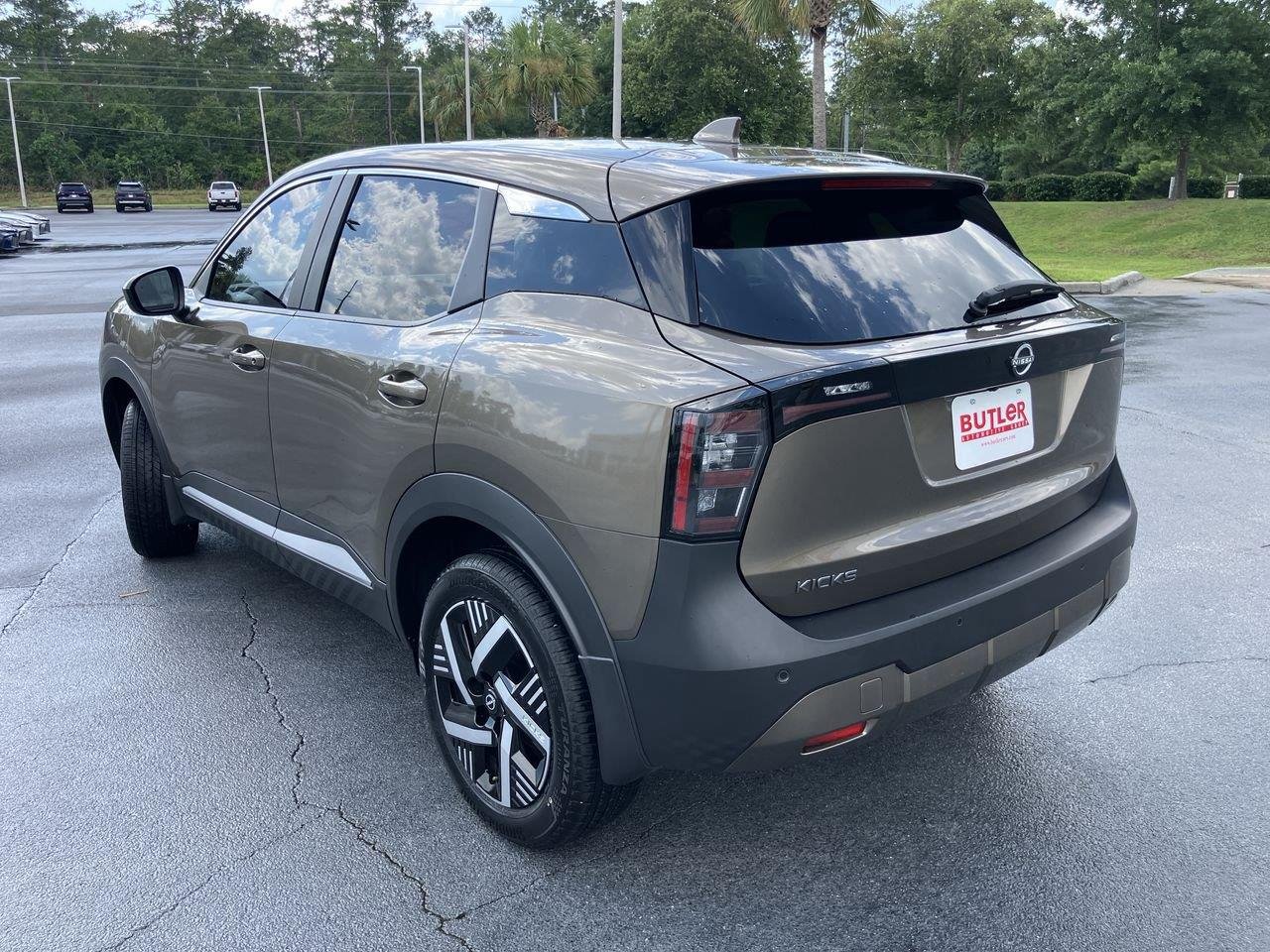 Used 2025 Brown (Canyon Bronze Metallic) Nissan SV image 3