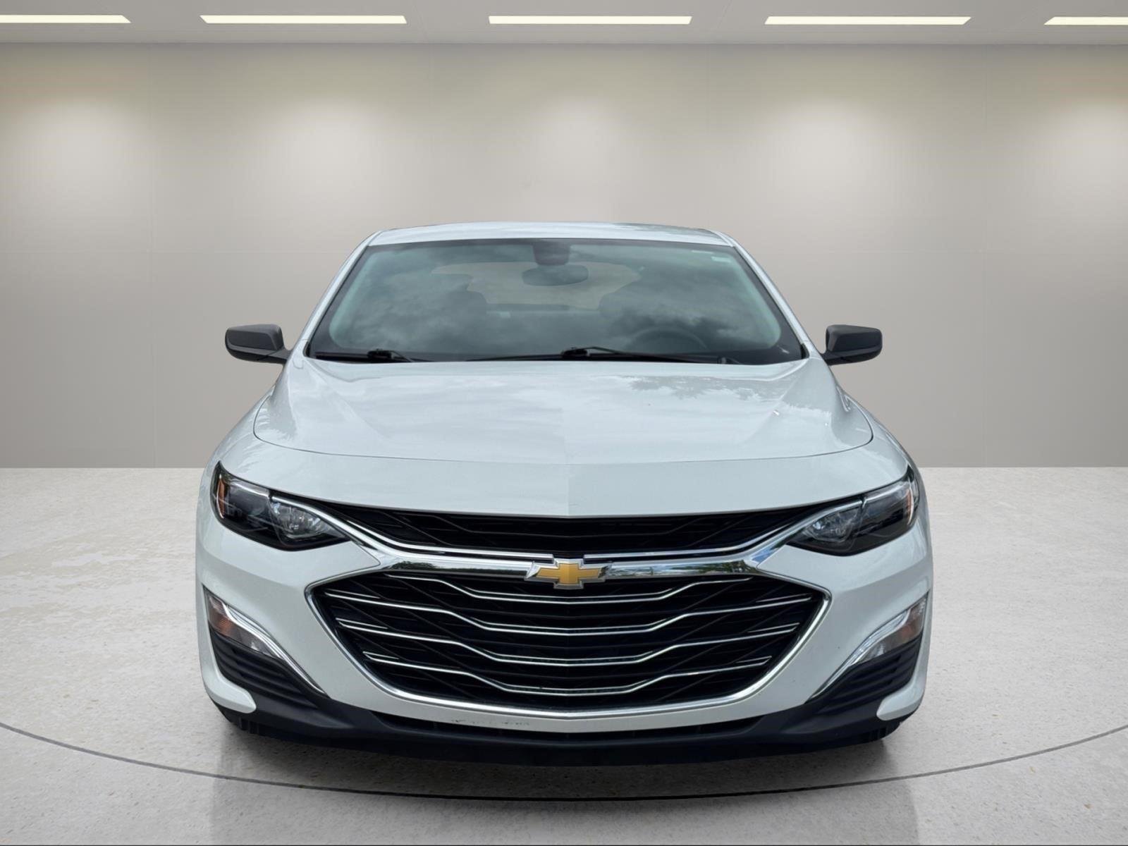 Used 2020 Summit White Chevrolet LS image 8