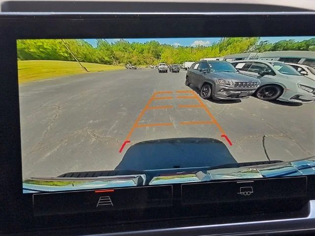 Used 2025 Silver GMC Elevation image 29