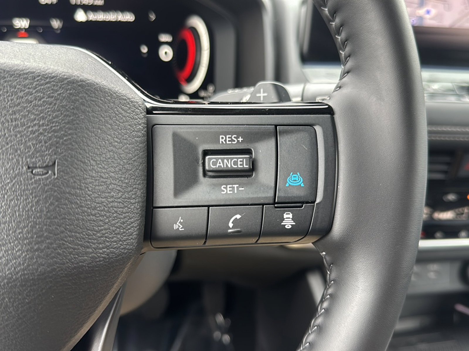 2025 Nissan Rogue SL - Photo 32