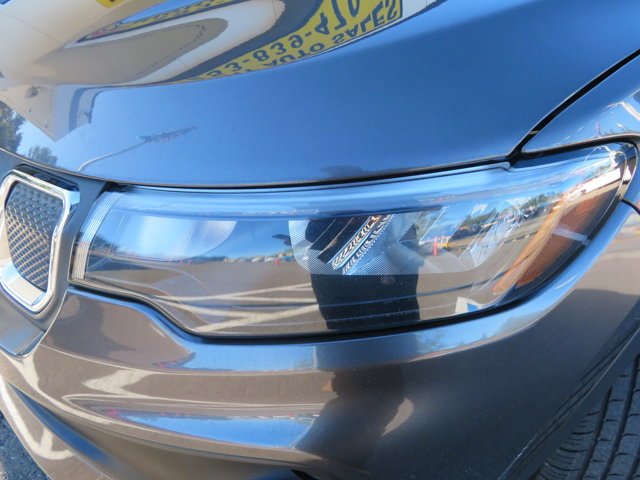 Used 2022 Granite Crystal Metallic Clearcoat Jeep Latitude image 32