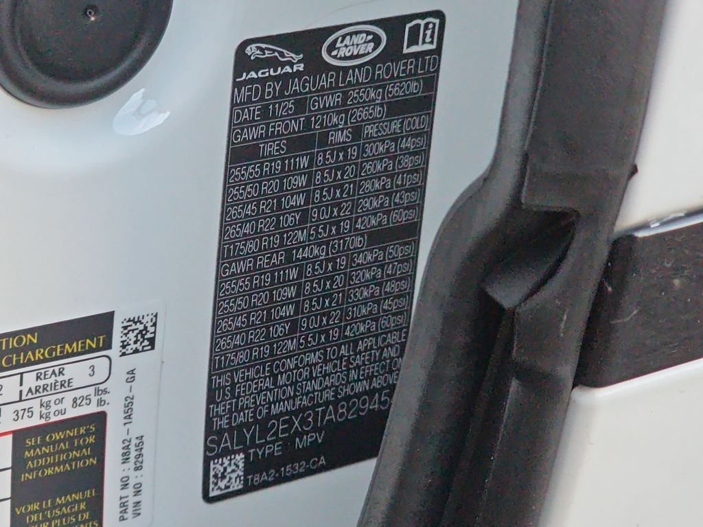 New 2026 Fuji White LAND ROVER Dynamic SE image 37