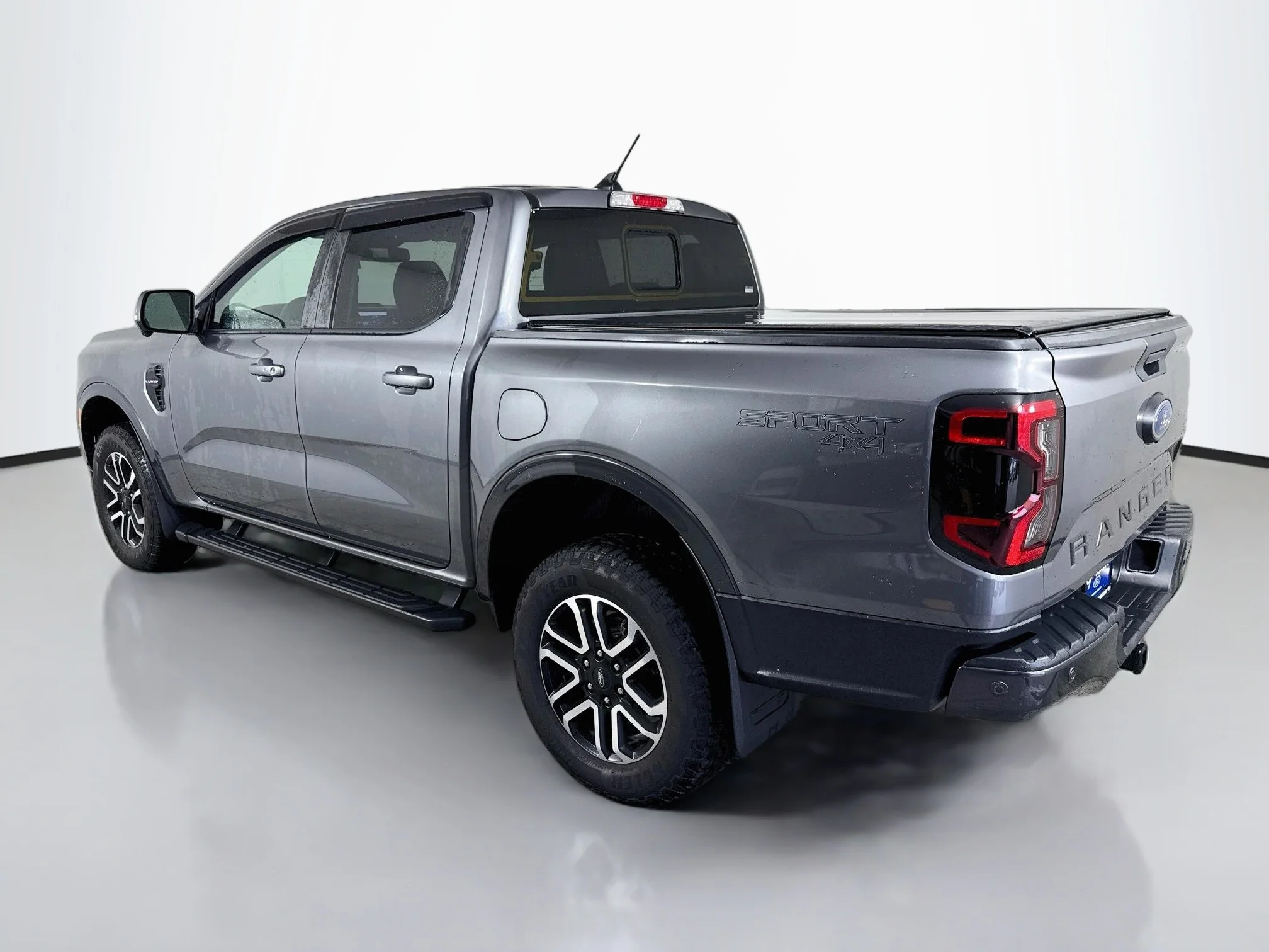 Used 2024 Carbonized Gray Metallic Ford LARIAT image 10