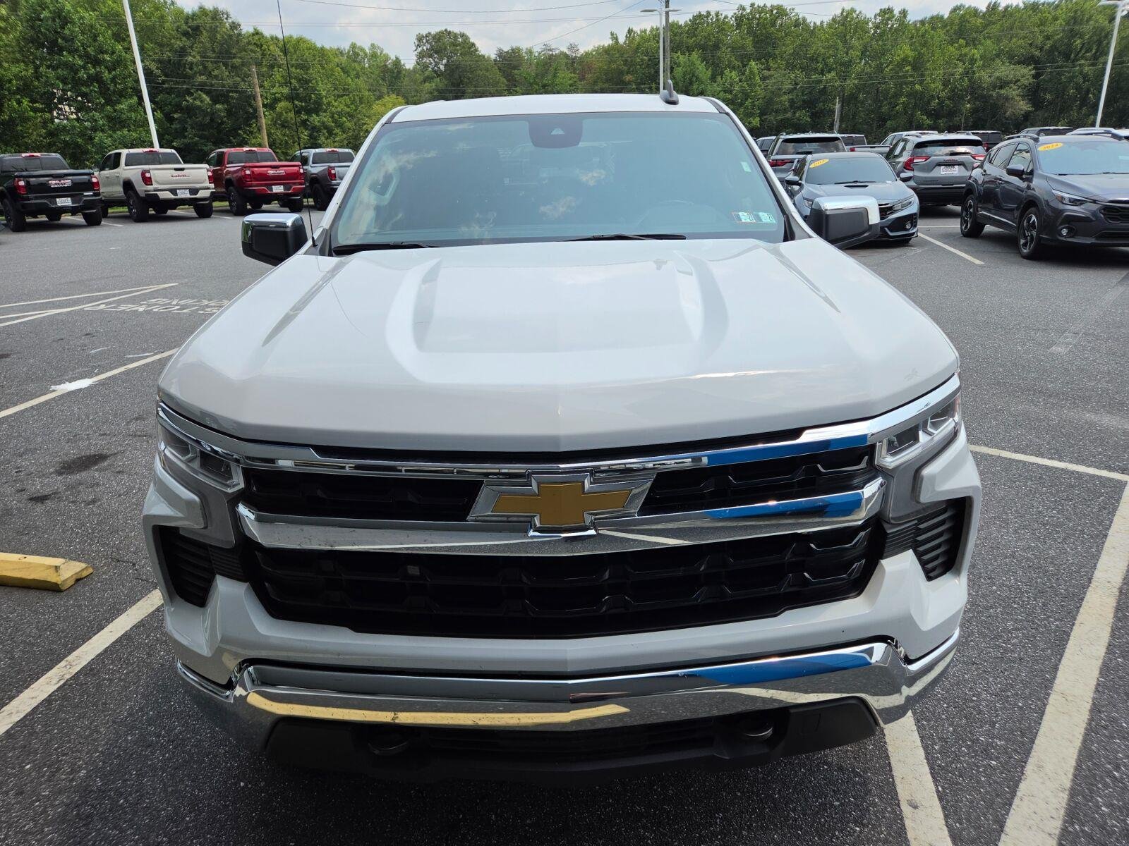 Used 2025 Summit White Chevrolet LT image 2