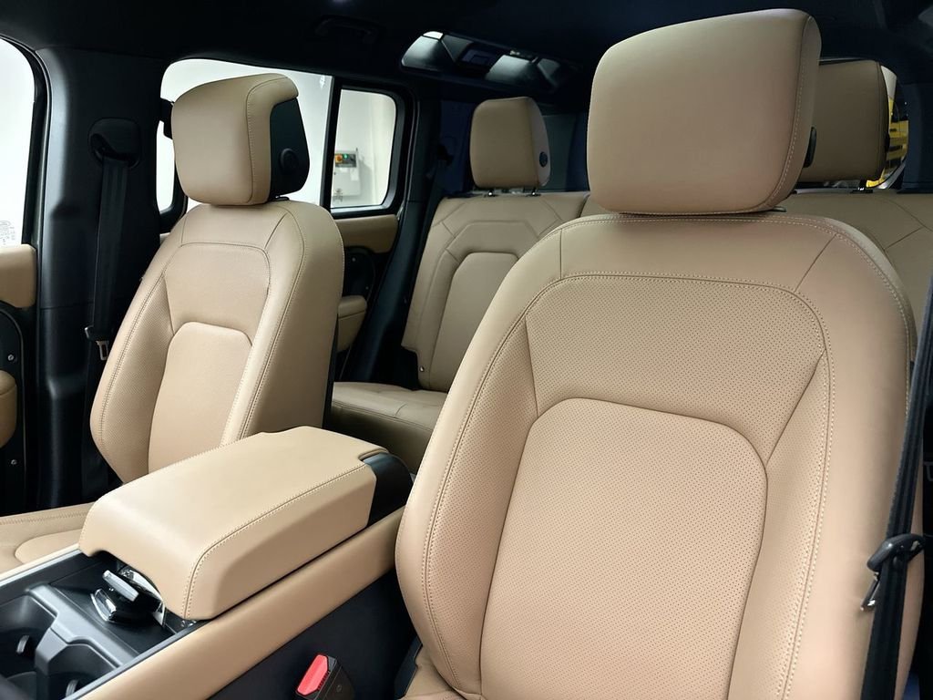New 2026 Woolstone Green Land Rover X-Dynamic SE image 10