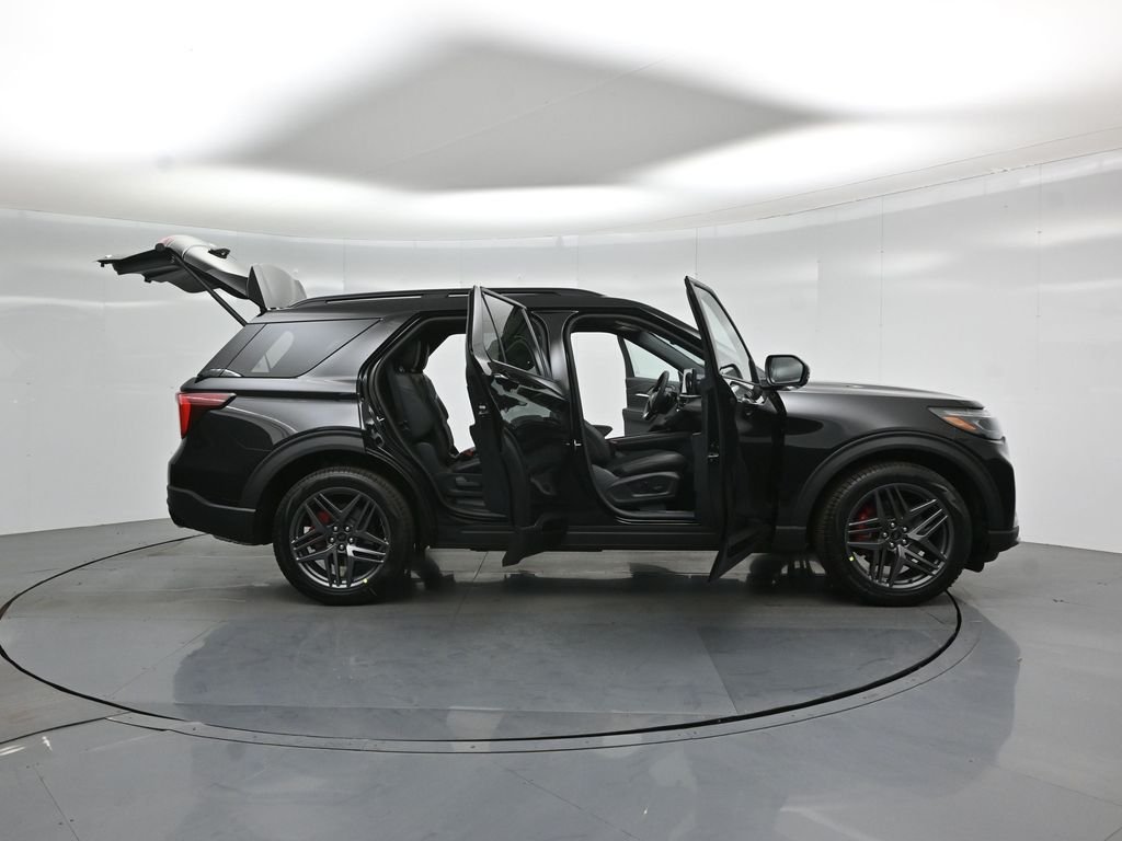 New 2026 Agate Black Metallic Ford ST image 4