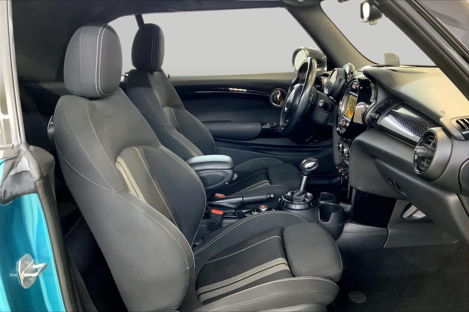 Used 2017 Caribbean Aqua Metallic MINI Cooper S image 8