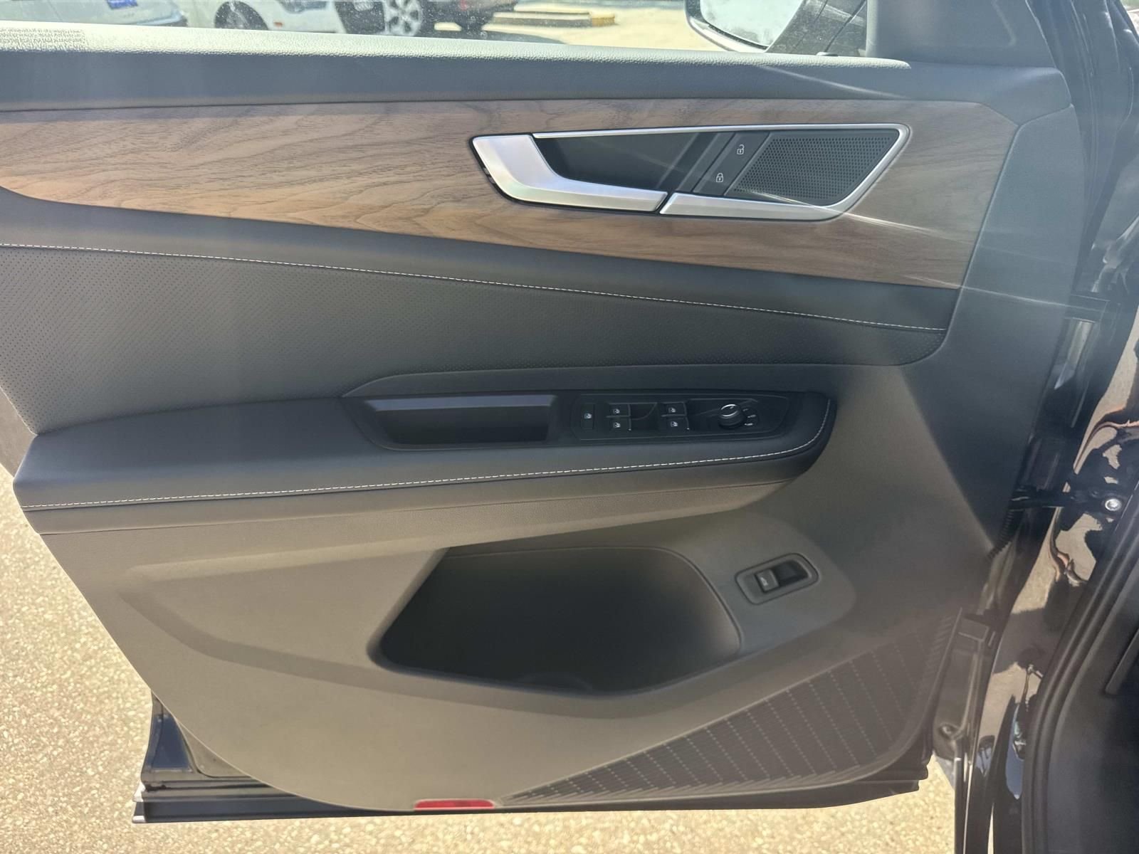 2026 Volkswagen Atlas SE w/Tech - Photo 13