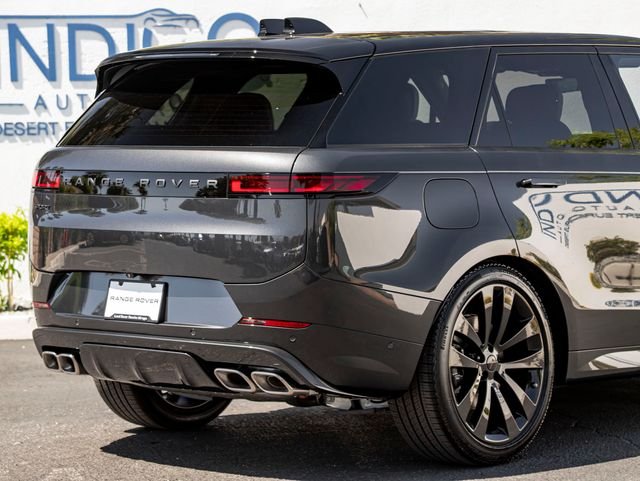 New 2026 Carpathian Grey Land Rover Dynamic SE image 7