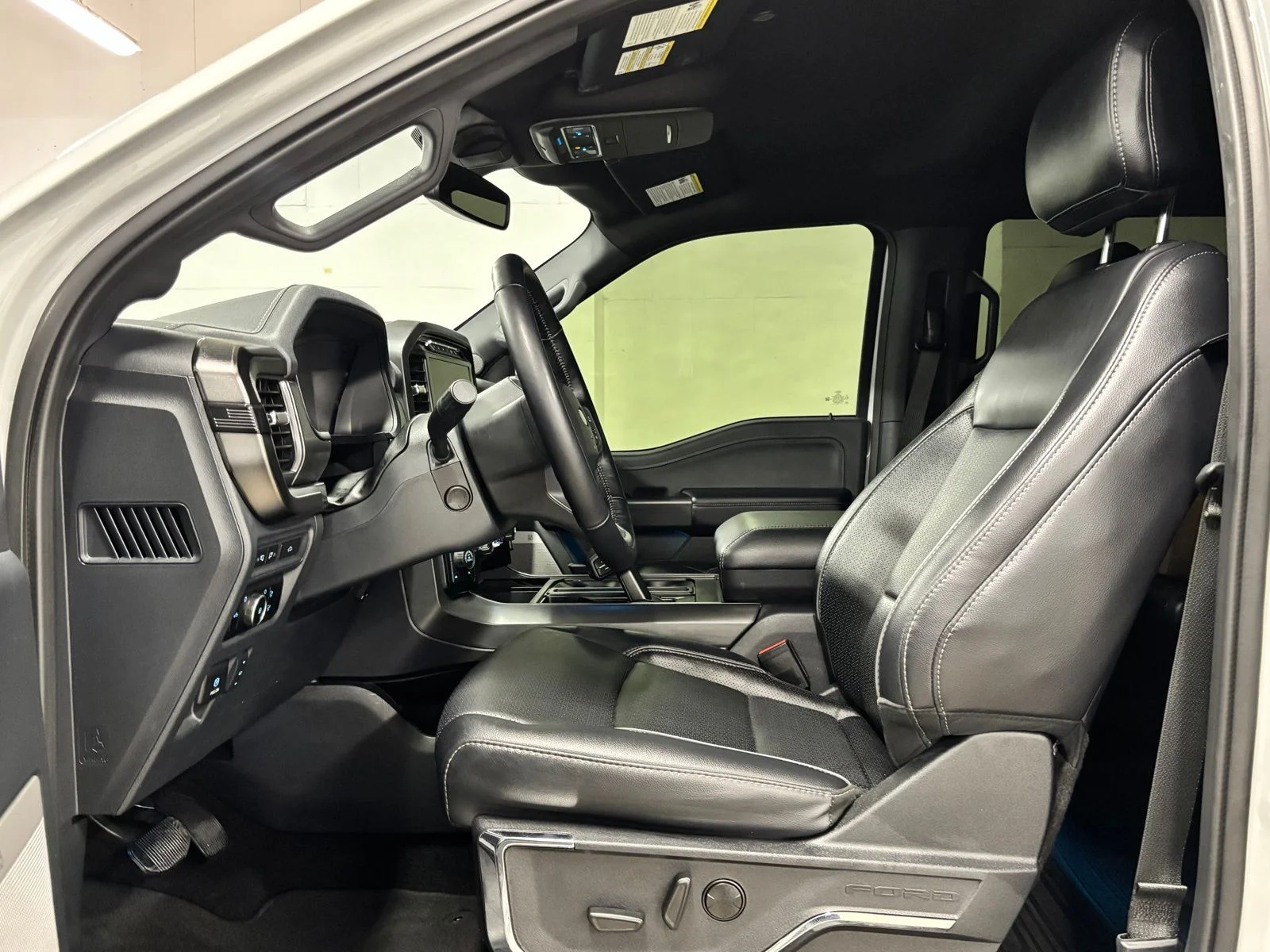 Used 2024 White Ford Lariat image 17