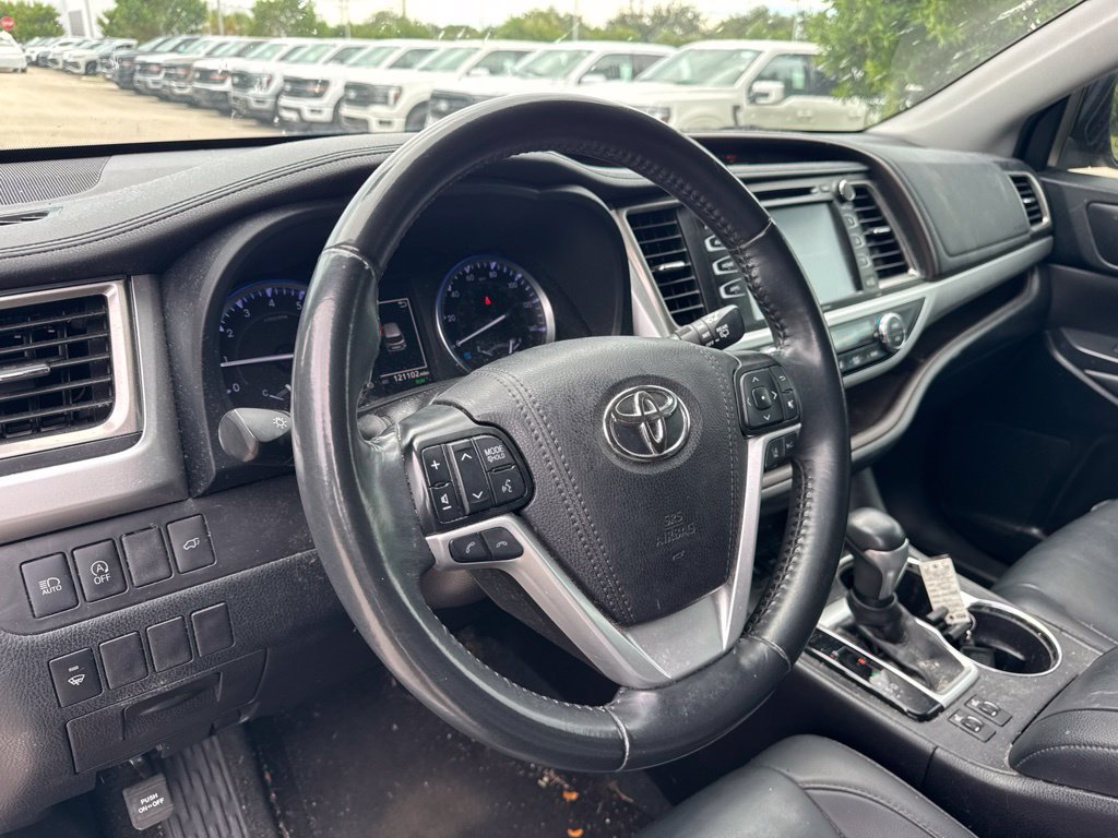 Used 2019 Brown Toyota XLE image 9