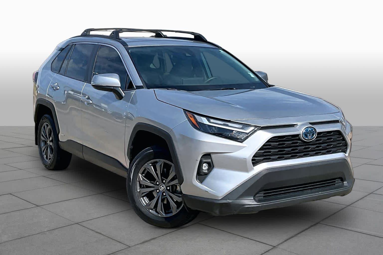 Used 2024 Silver Sky Metallic Toyota Hybrid XLE Premium image 3