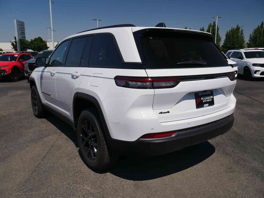 New 2026 Bright White Clear-Coat Exterior Paint Jeep Laredo image 17