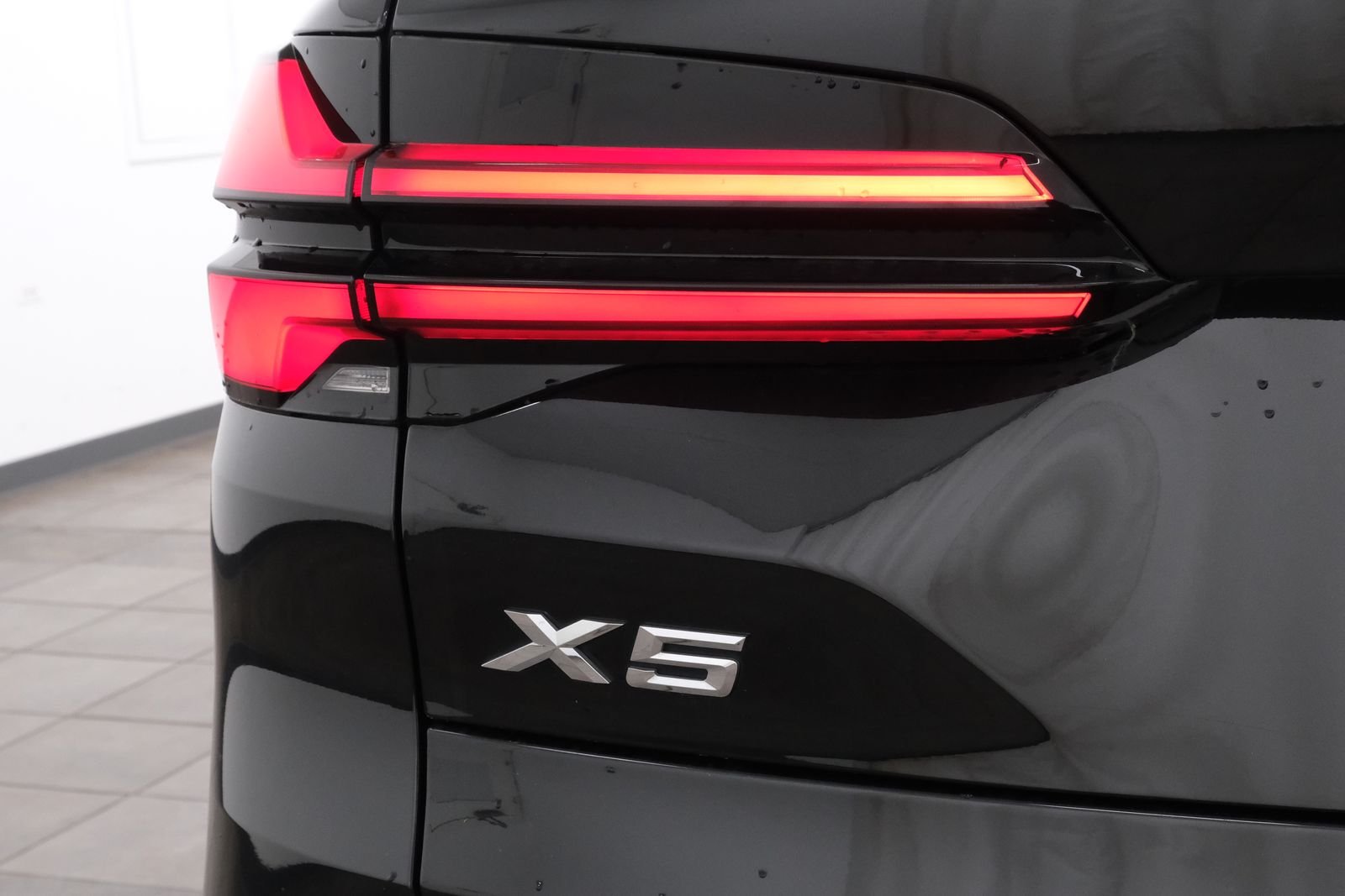 Certified Used 2024 Black Sapphire Metallic BMW xDrive40i image 4