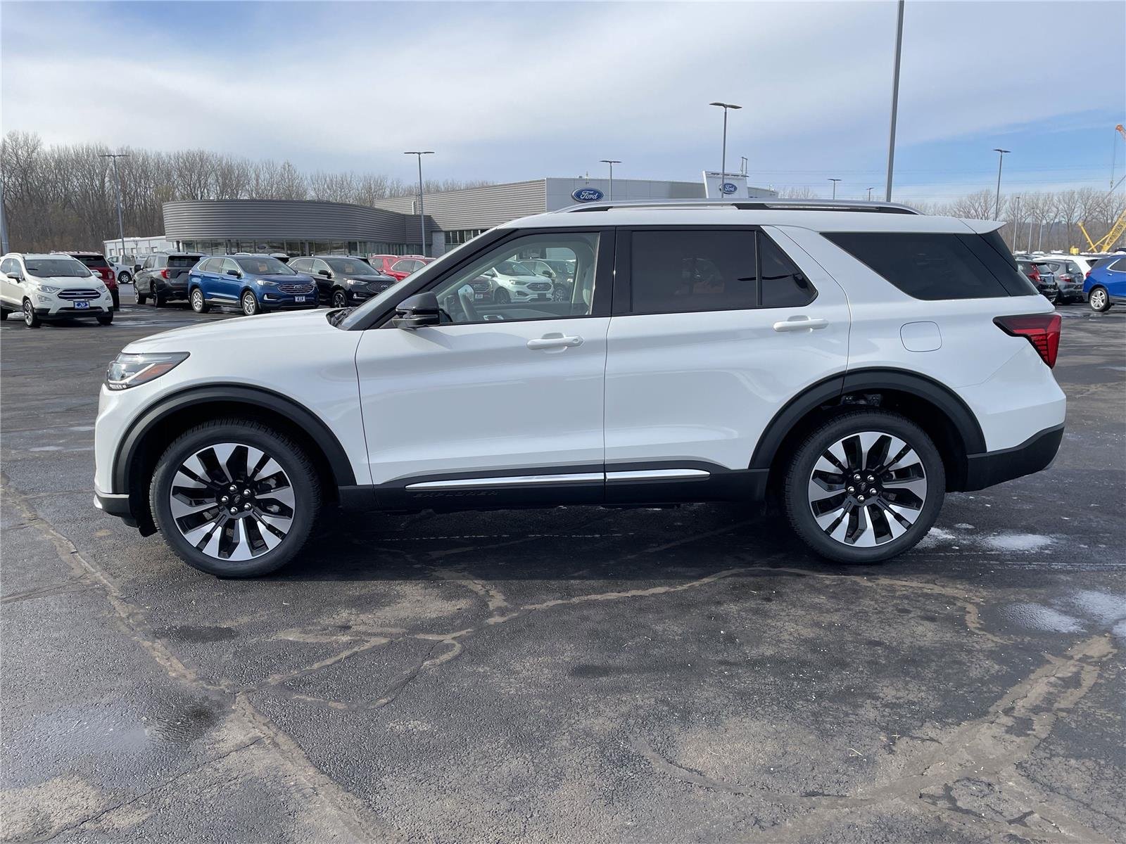 New 2026 Star White Metallic Tri-Coat Ford Platinum™ image 50