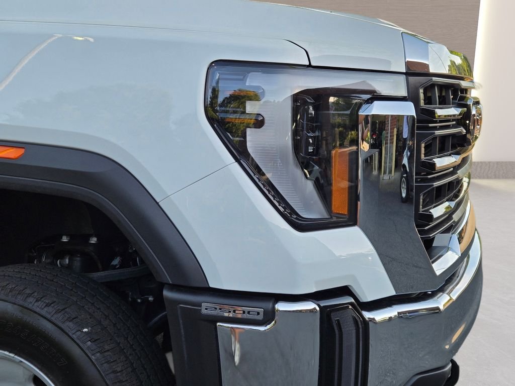 Used 2025 White GMC Pro image 4