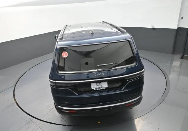 New 2026 Fathom Blue Pearl-Coat Exterior Paint Jeep Limited Reserve image 15
