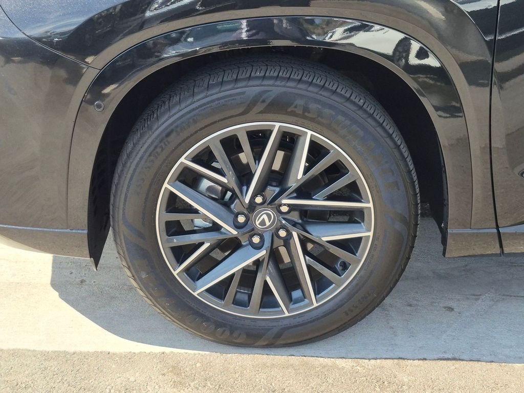Used 2024  Lexus 350 Premium image 28