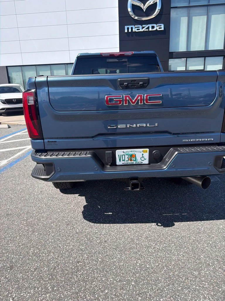 Used 2025 Blue GMC Denali image 9