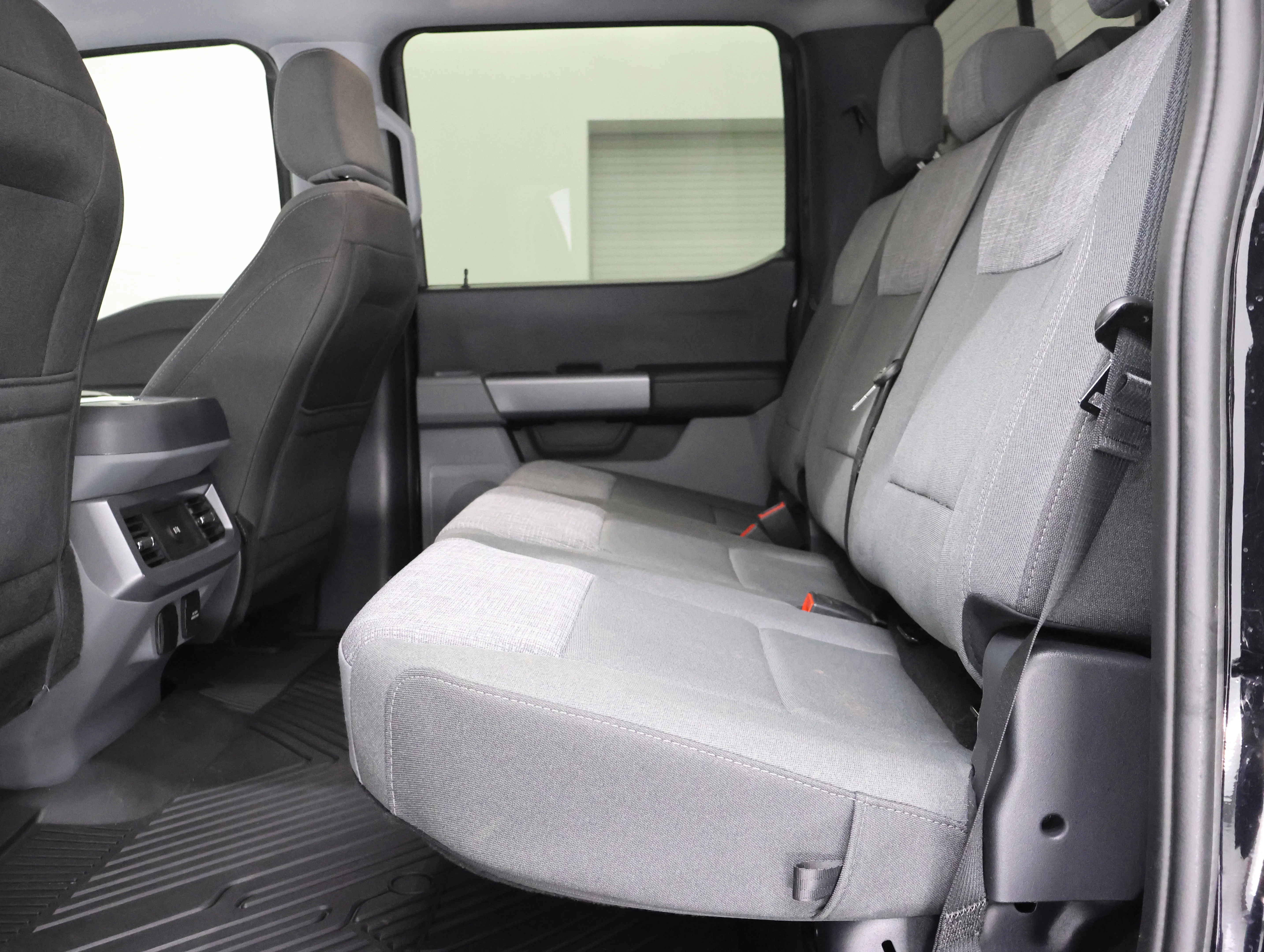 Used 2024 Agate Black Metallic Ford XLT image 9
