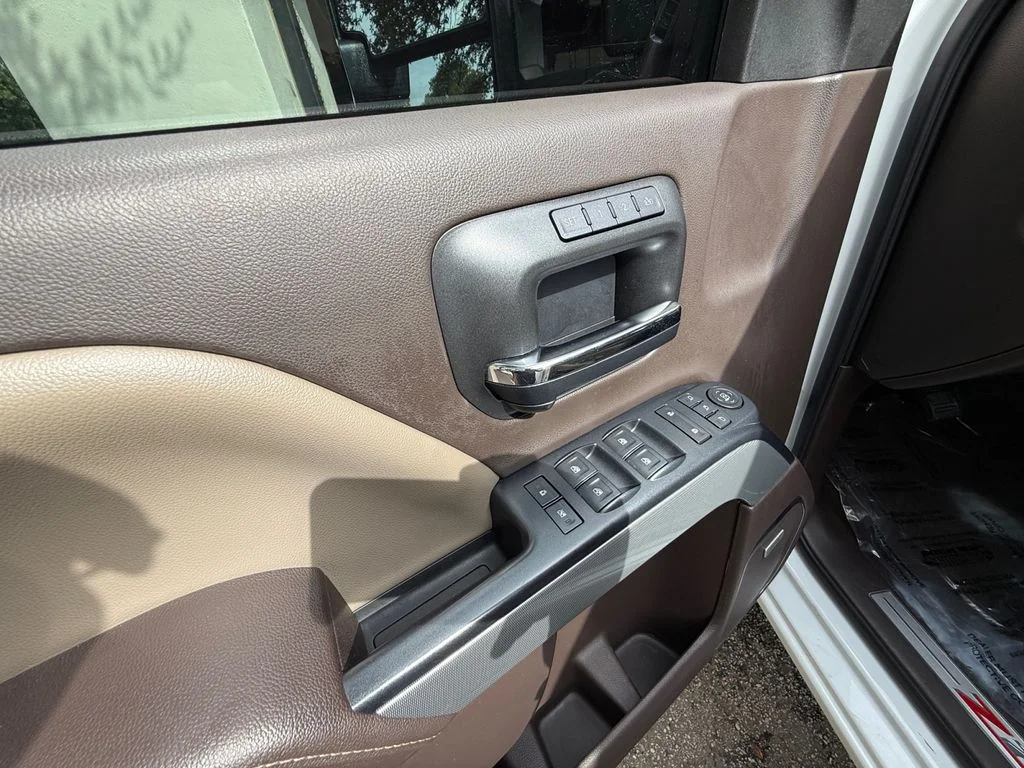 Used 2017 White Chevrolet LTZ image 11