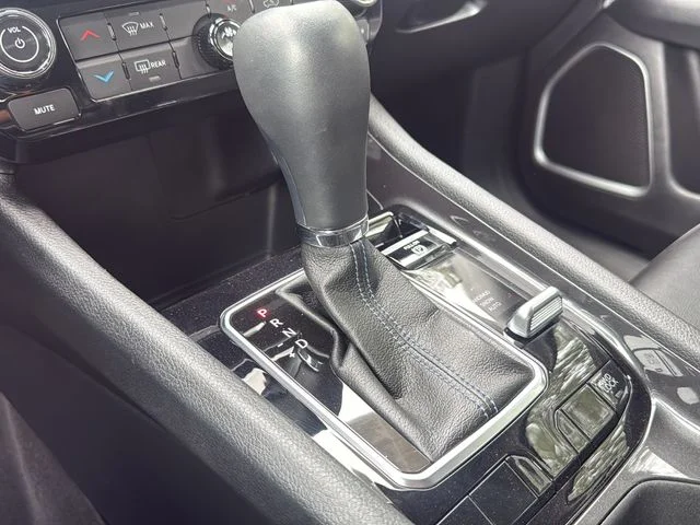 Used 2022 Silver Jeep Latitude image 30