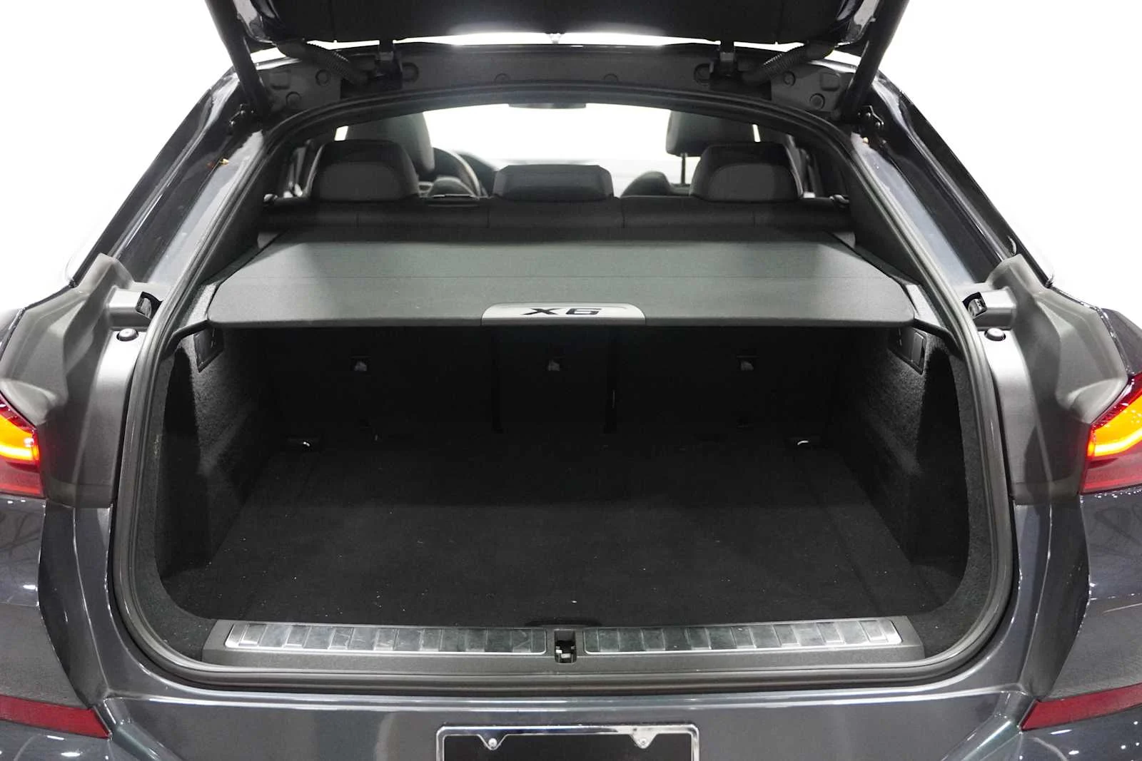 Used 2022 Arctic Grey Metallic BMW xDrive40i image 25