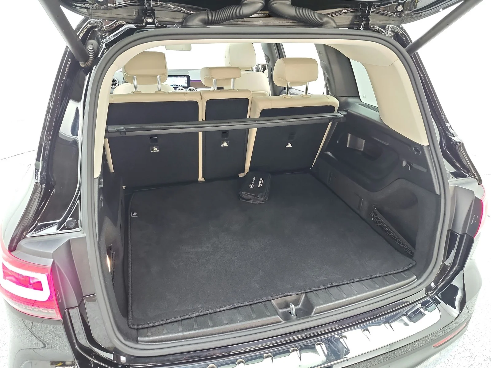 Used 2023 Night Black Mercedes-Benz GLB 250 SUV image 22