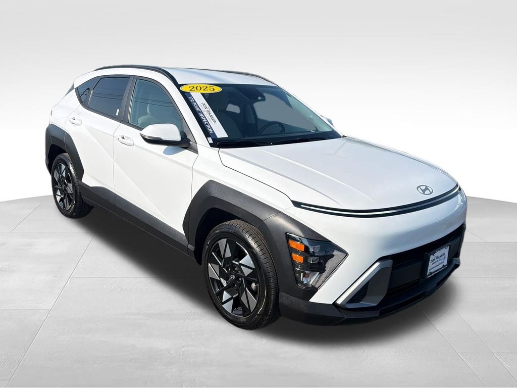 Used 2025 White Hyundai SEL image 7