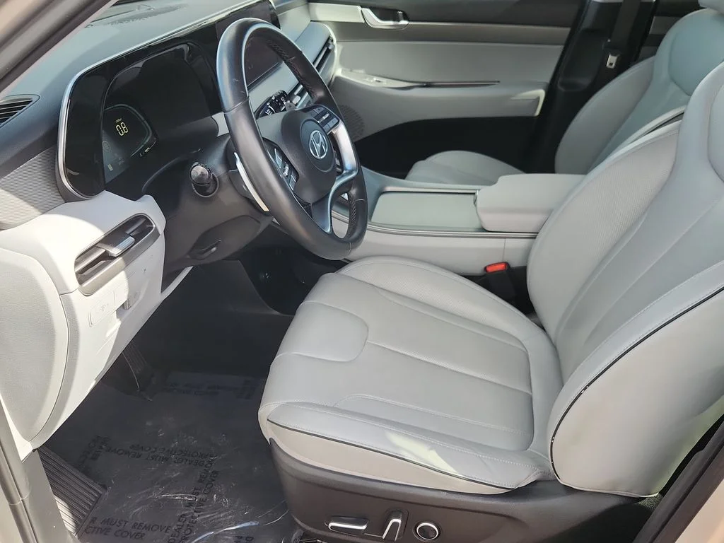 Used 2025 Silver Hyundai SEL image 7