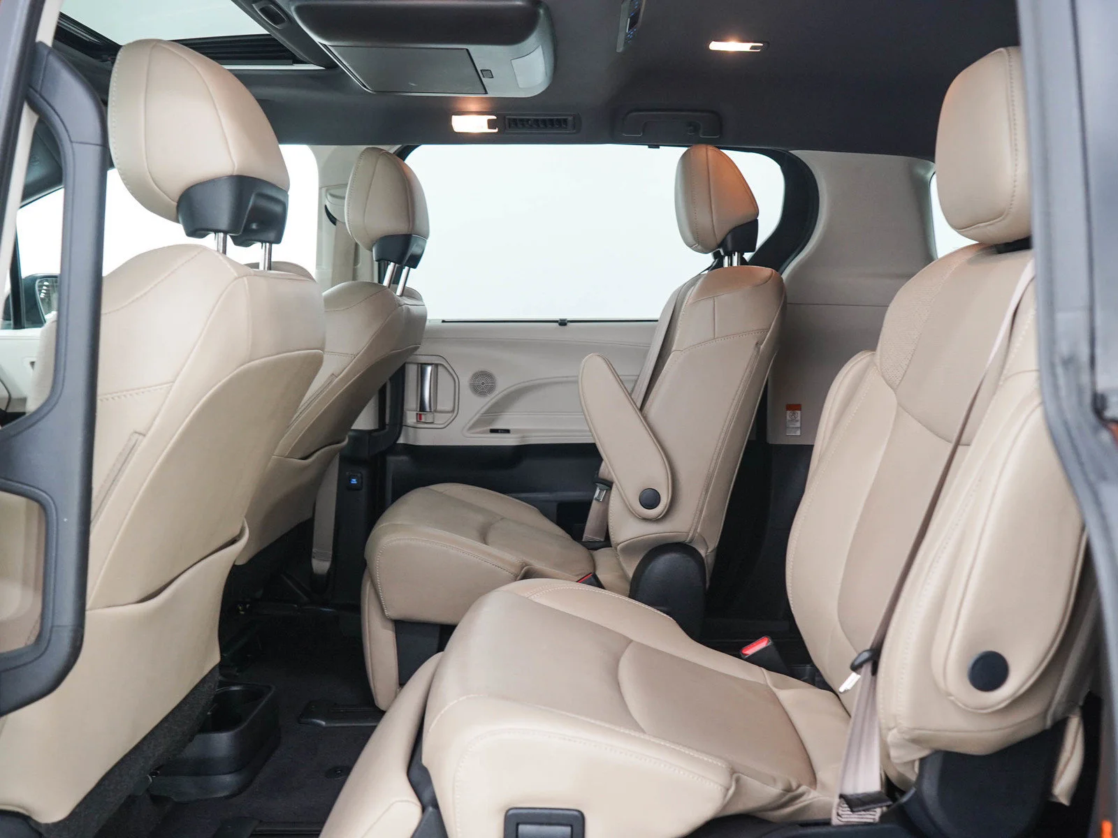 Used 2021  Toyota LE image 15