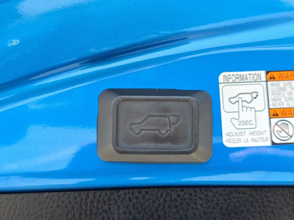 Used 2016  Toyota XLE image 16