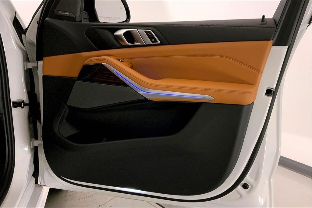 Used 2024 Mineral White Metallic BMW  image 25