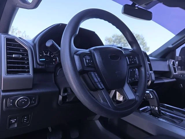 Used 2020 Blue Ford XLT image 9