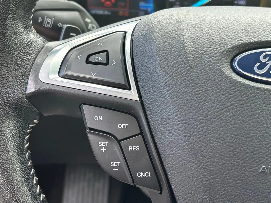 Used 2019 Gray Ford SE image 26