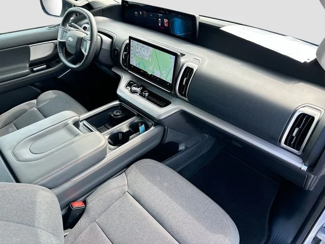 Used 2025 Silver Ford Active image 29