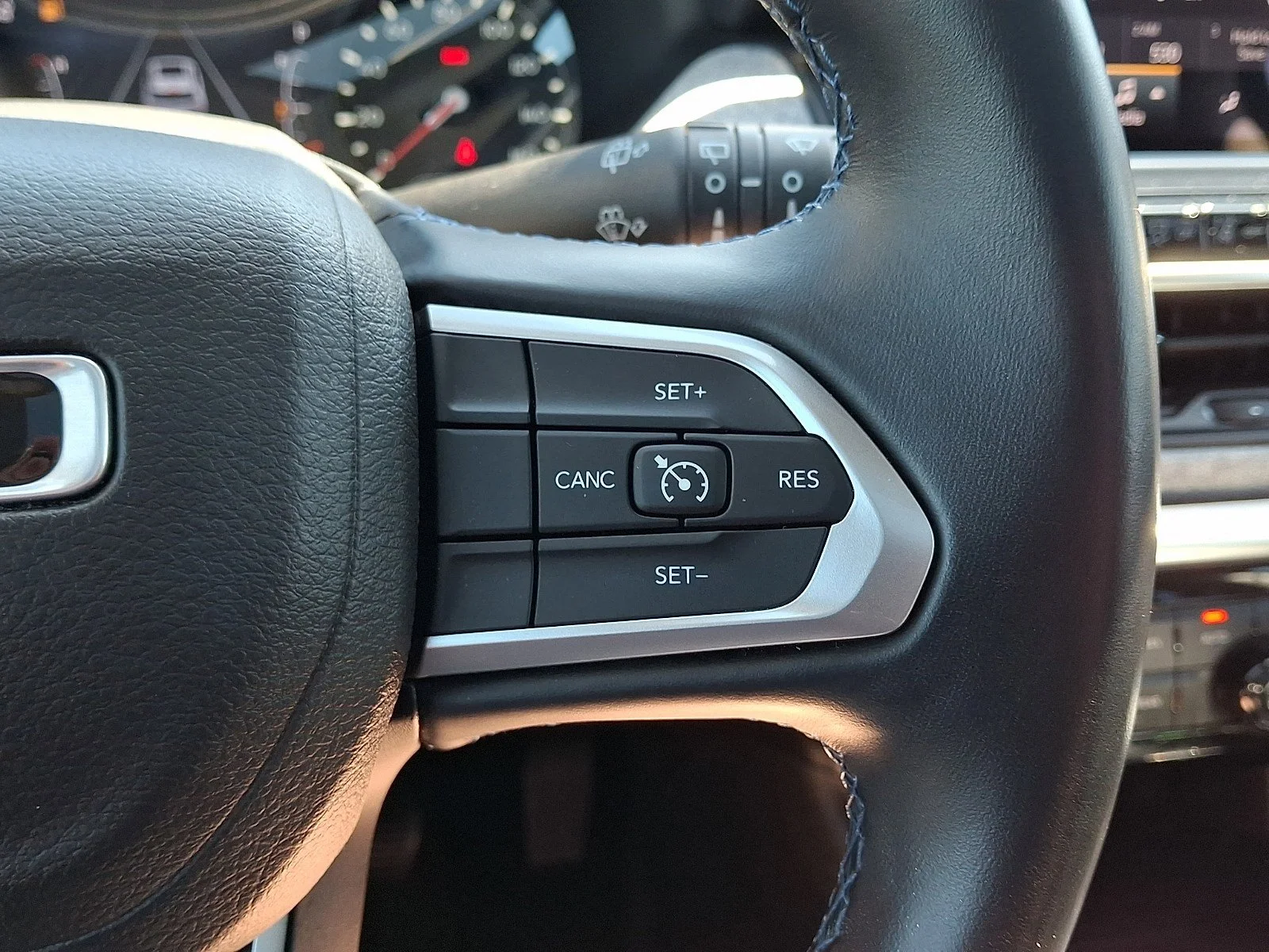 Certified Used 2022 Diamond Black Crystal Pearlcoat Jeep Latitude image 23