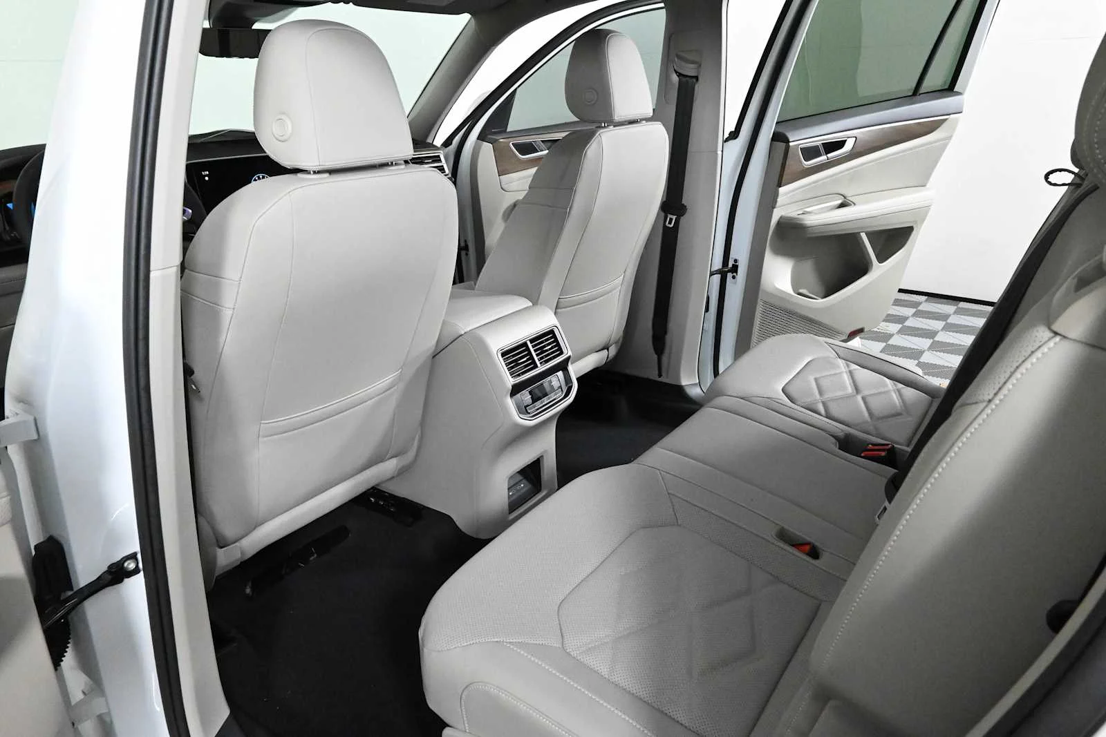 New 2026 Opal White Pearl Volkswagen 2.0T SE image 15