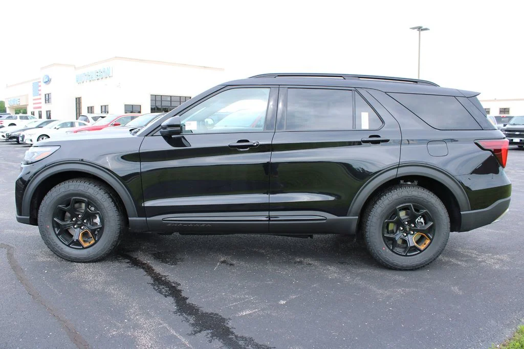 New 2026 Agate Black Metallic Ford Tremor® image 4
