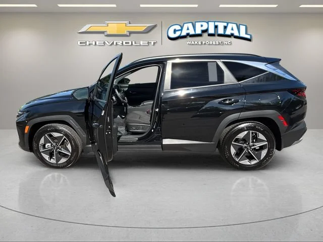 Used 2025 Black Hyundai SEL image 9