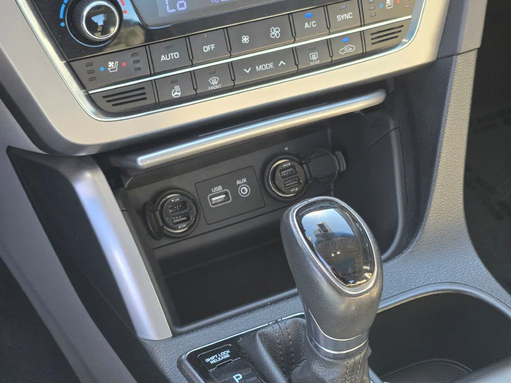 Used 2016 White Hyundai Limited image 25