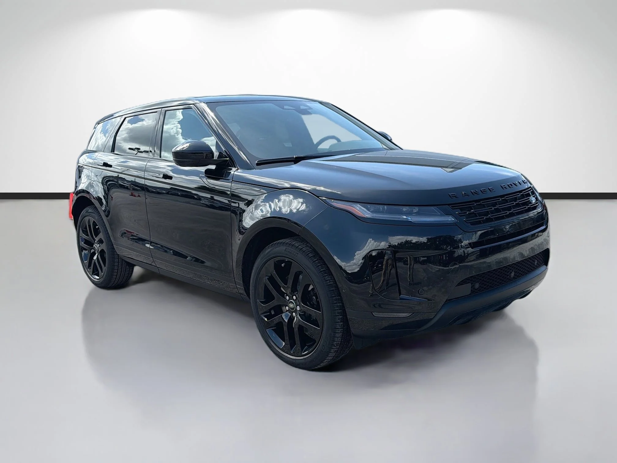 New 2026 Santorini Black Metallic Land Rover Core S image 7
