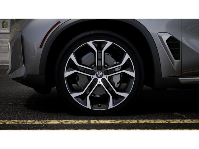 Used 2026 Skyscraper Grey Metallic BMW xDrive40i image 7