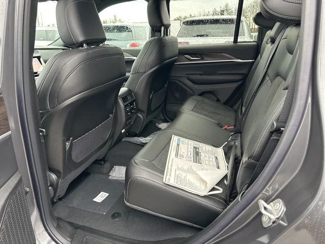 New 2026 Baltic Gray Metallic Clear-Coat Exterior Paint Jeep Laredo Altitude image 16
